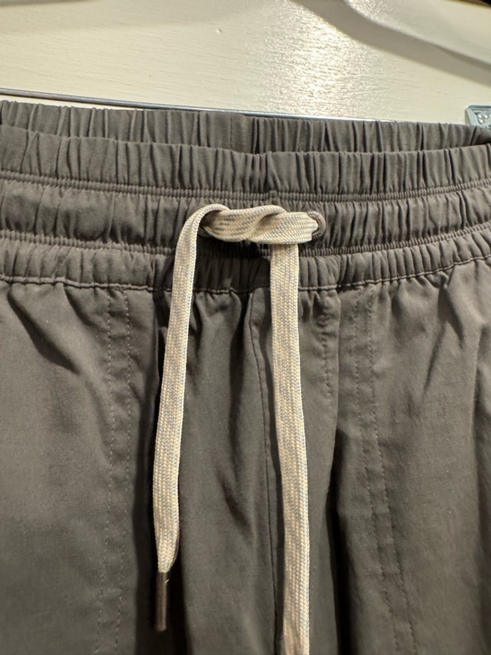Vuori Women’s Birch Cargo Jogger Small Black Outdoor Active Athletic Utility - Picture 8 of 15